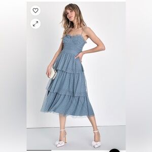 Lulus - Sweetheart Style Slate Blue Polka Dot Bus
Tiered Midi Dress